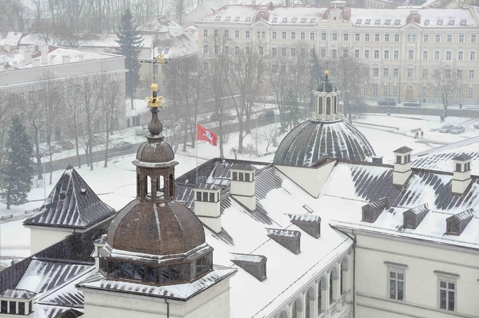 Mėgautis Vilniaus senamiesčio panorama galima ir uždarius Gedimino kalną