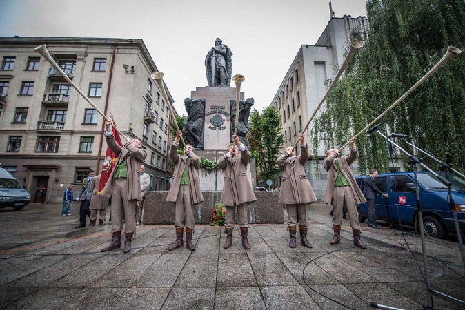 Prie Vytauto paminklo aidėjo patriotinės dainos