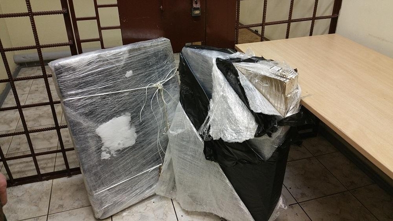 Kontrabandininkai cigaretes gabeno po ledo lytimi