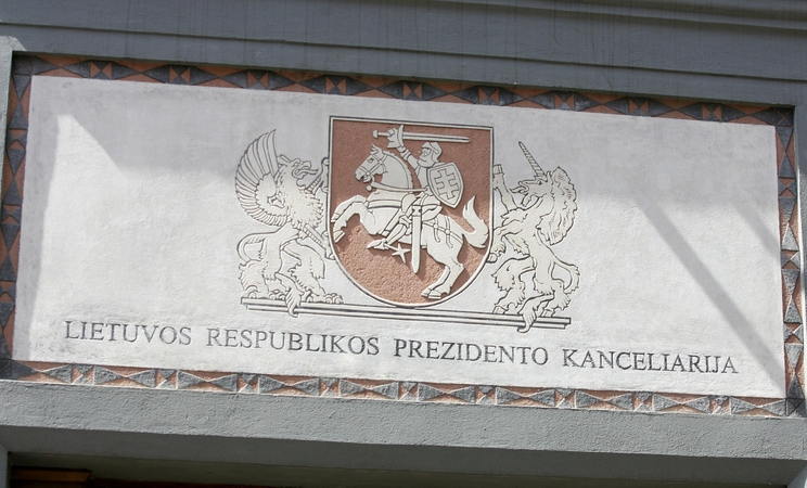 Kanceliarijose išaugs darbo užmokesčio išlaidos