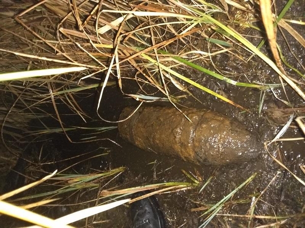 Pasieniečiams teko parą saugoti pavojingą sprogmenį