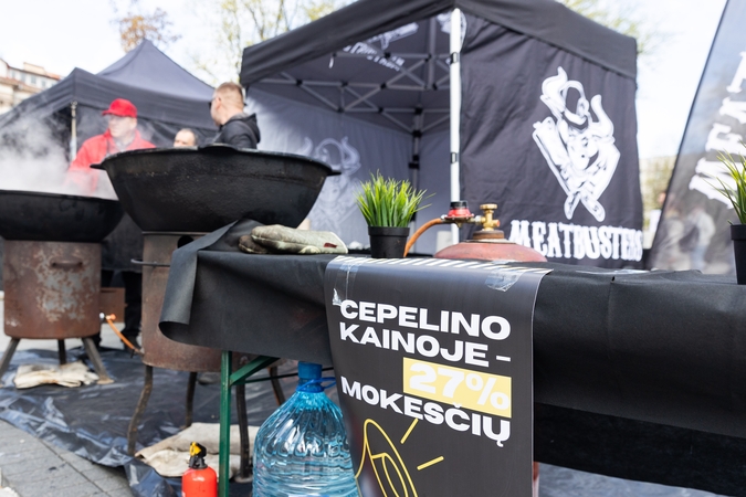 Maitinimo sektoriaus atstovų protestas prie Vyriausybės: prašo grąžinti lengvatinį PVM tarifą