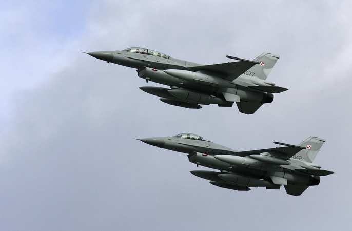 Baltijos šalių oro erdvėje patruliuoti pradeda Lenkijos aviacija