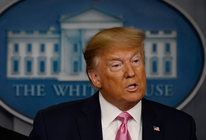 D. Trumpo higienos taisyklės: jei kas nors čiaudi, aš mėginu dingti