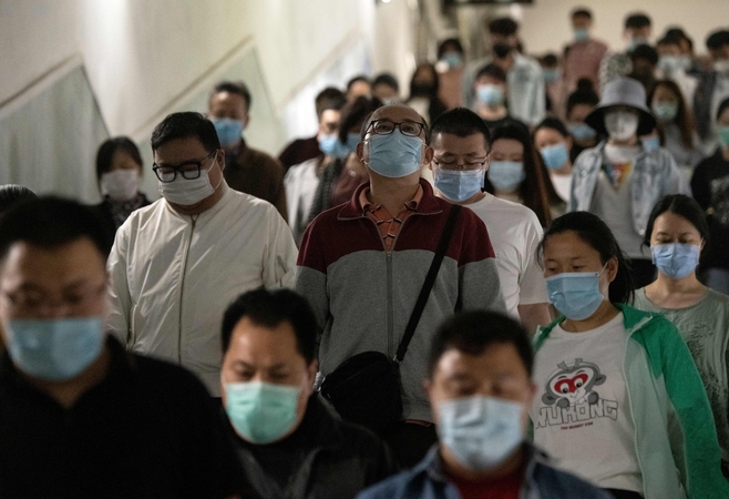 Kinijoje dėl didelės viruso plitimo rizikos iš dalies uždarytas miestas