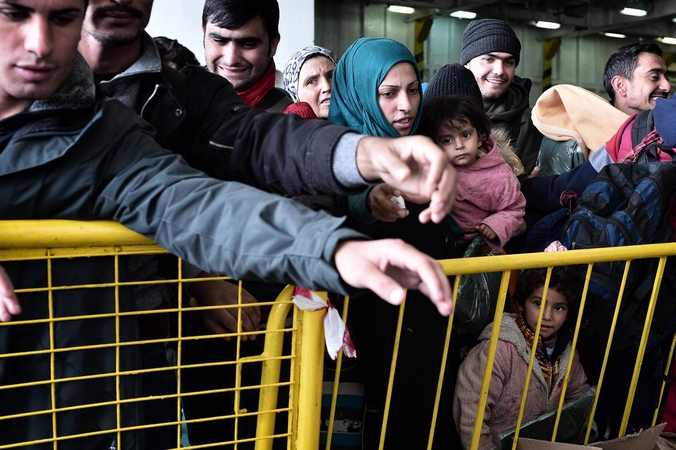 ES svarsto galimybę įvesti migracijos stabdžius Britanijai