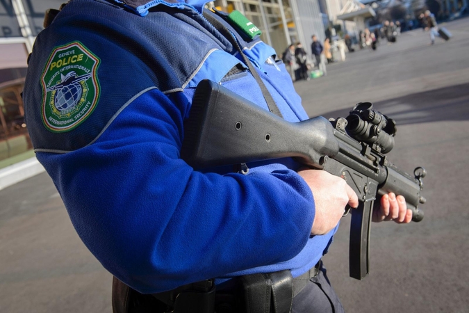 Šveicarijoje užpuolikas sužeidė du policininkus ir nusižudė