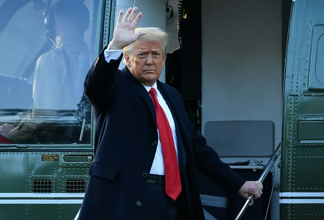 D. Trumpas paskutinį kartą paliko Baltuosius rūmus