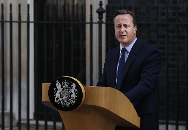 Britanija traukiasi iš ES: D. Cameronas atsistatydins