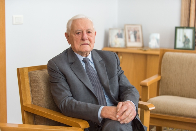 V. Adamkus gailisi tik dėl savo naivaus tikėjimo (išskirtinis interviu)