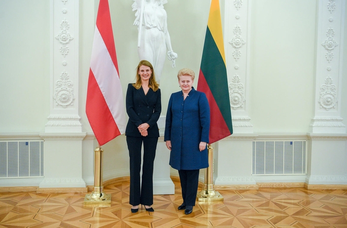 Prezidentė priėmė Austrijos ir Kanados ambasadorių skiriamuosius raštus