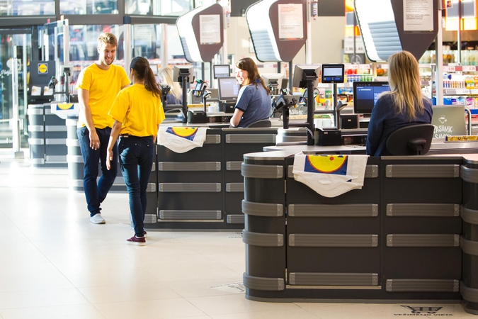 „Lidl“ padėka darbuotojams: išdalinta 415 000 eurų premijų