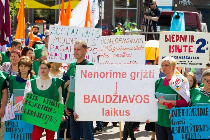 Socialinio modelio įsigaliojimo klausimas nukeltas ketvirtadieniui