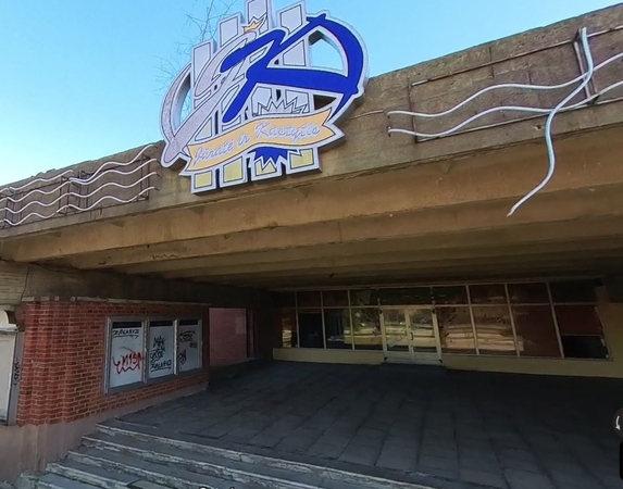 Klaipėdos buvusio kino teatro salėje kilo gaisras, įtariamas padegimas