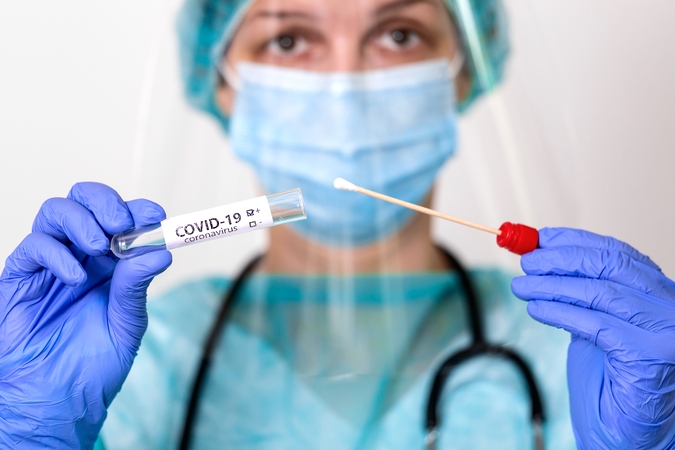 Kremlius pripažįsta didelį mirtingumą nuo COVID-19, tačiau vengia įvesti suvaržymų