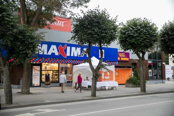 Jurbarke duris atvėrė atsinaujinusi „Maxima“
