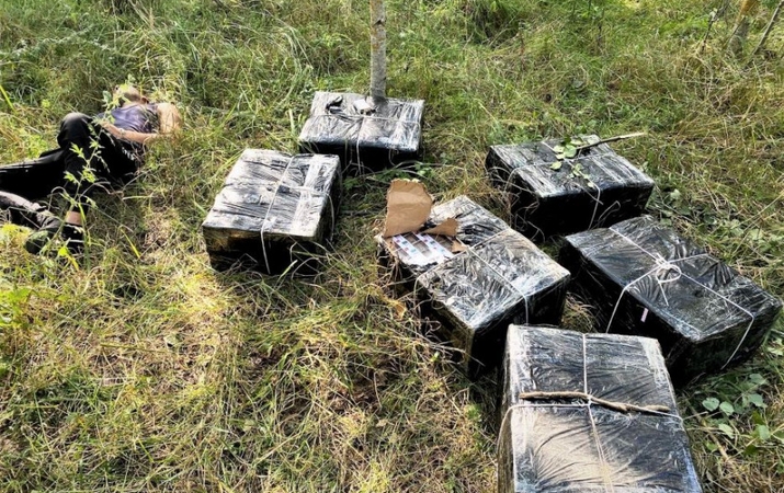 Švenčionų rajone aptikta 3 tūkst. pakelių cigarečių, sulaikytas jas atsiimti bandęs vyras