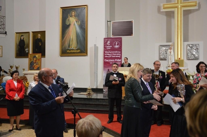 Raudondvario choras iš tarptautinio konkurso grįžo su apdovanojimu