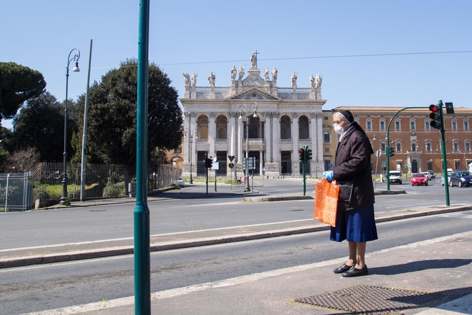 Italijoje pastarąją parą nuo koronaviruso mirė 683 žmonės