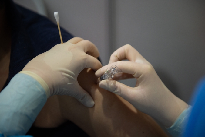 Suomijoje pirmąkart užregistruota nepageidaujama reakcija į vakciną nuo COVID-19