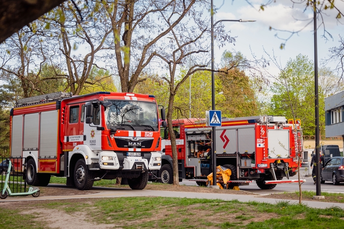 Vilniuje dėl aitraus kvapo evakuoti daugiabučio gyventojai