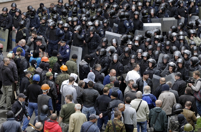Luhansko VRM valdyba apsupta, separatistai reikalauja, kad milicininkai pasiduotų