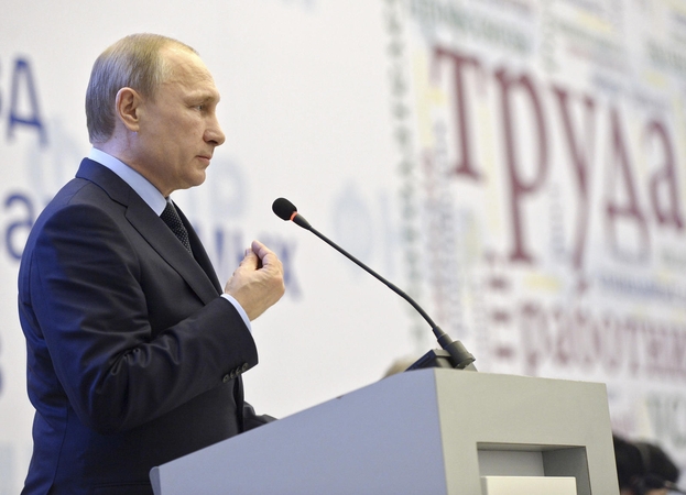 V. Putinas kritikuoja sankcijas ir sako, kad Rusija nenori karo