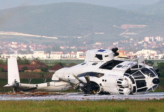 Kosove nukrito ES sraigtasparnis, yra sužeistųjų