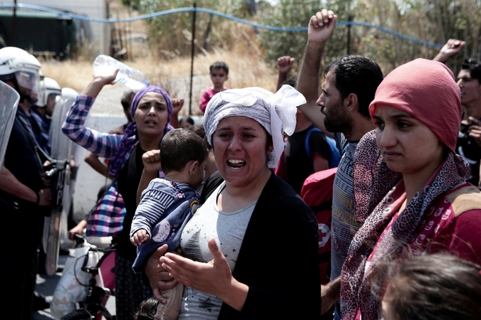 Graikija žada perkelti 2 tūkst. migrantų iš perpildytos stovyklos