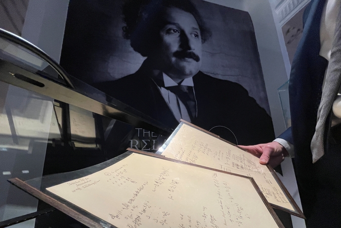 A. Einsteino rankraštis aukcione parduotas už 11,6 mln. eurų