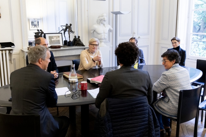 Premjerė bendravo su Prancūzijos politikos mokslų akademine bendruomene