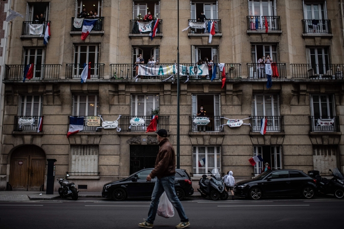Prancūzijoje COVID-19 pareikalavo per 25 tūkst. gyvybių
