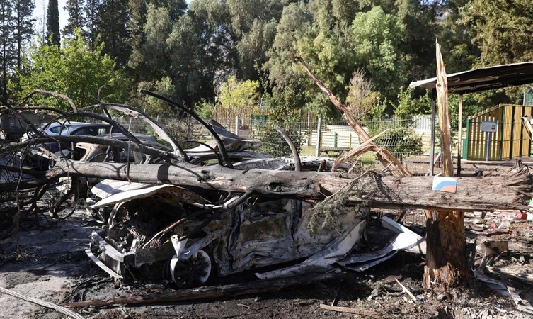 „Hamas“ teigia iš Libano paleidusi 16 raketų į Izraelį