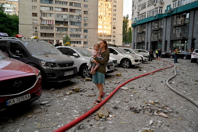 Stebėtojai: karas Ukrainoje didina vaikų skurdą visame pasaulyje