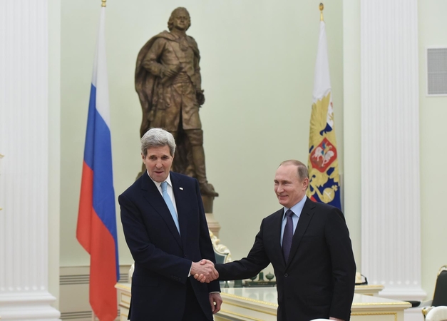 Johnas Kerry ir Vladimiras Putinas