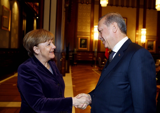 Angela Merkel ir Ahmetas Davutoglu 