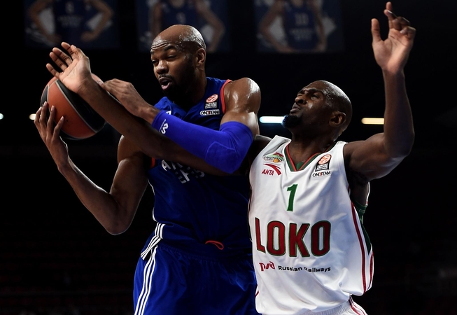 "Anadolu Efes" užduso "Lokomotiv-Kuban" gynybos gniaužtuose