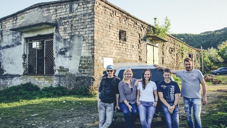 Keturi estai ir lietuvis metė darbus, kad atgaivintų Gruzijos arbatos plantacijas