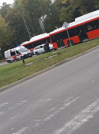 Autobuse parkritusią garbingo amžiaus moterį teko vežti į ligoninę