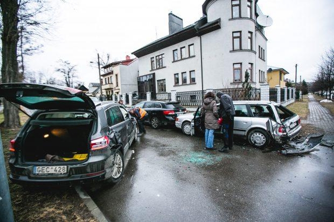 M. Jankaus gatvėje susidūrė penki automobiliai