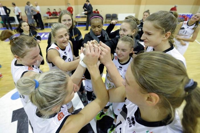 „Kibirkšties“ krepšininkės be gailesčio sutrypė "Sūduvą"
