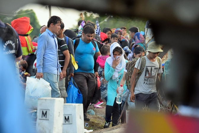 JT: Vengrija veža migrantus prie Austrijos sienos