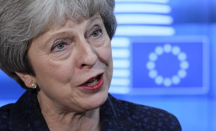 Th. May laiške prašo JK visuomenės paramos „Brexito“ susitarimui