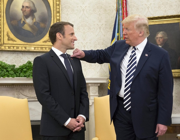 D. Trumpas siūlė E. Macronui trauktis iš ES