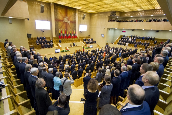 Opozicija blokavo valdančiųjų siekį darbą pradėti Seimo statuto pataisomis