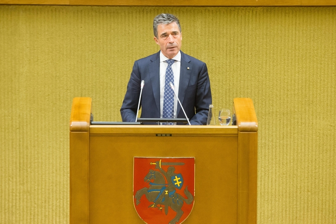 NATO generaliniam sekretoriui įteiktos KTU garbės daktaro regalijos 