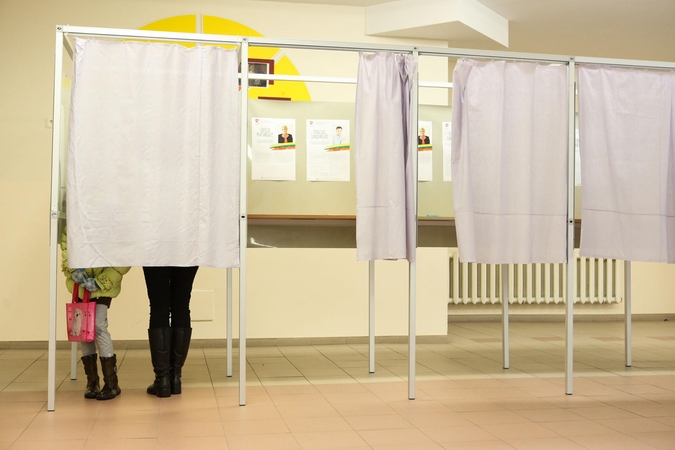 Užsidarius rinkimų apylinkėms dalis atėjusių rinkėjų balsuoti nesuspėjo 