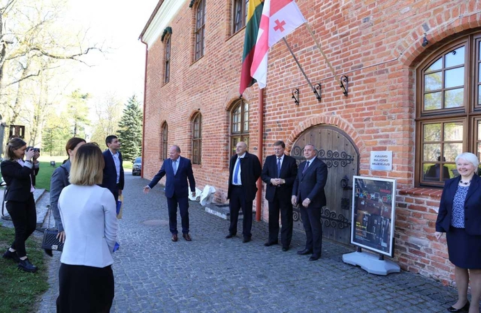 Kauno rajonas tiesia tiltus su Gorio apskritimi