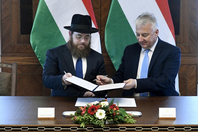 Zsoltas Semjenas (dešinėje)