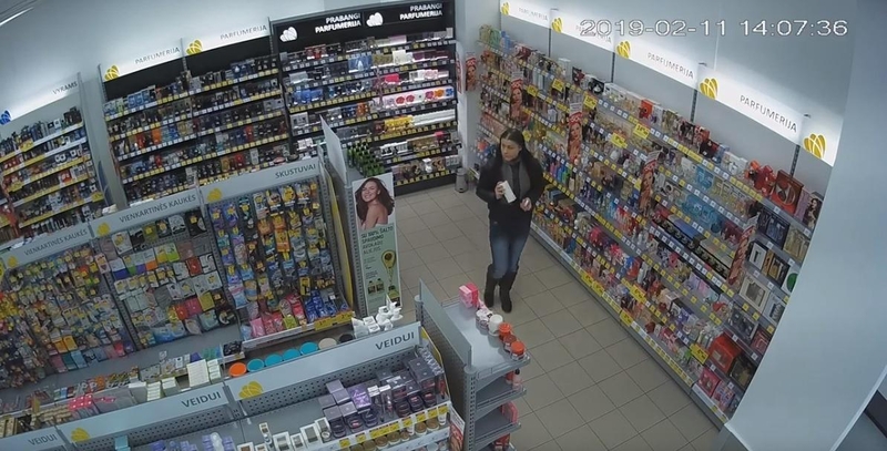  Moteris pasišalino nesumokėjusi už prekes (padėkite atpažinti)
